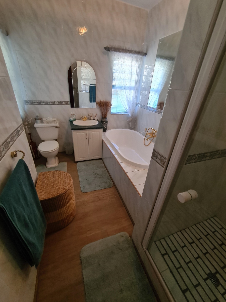 5 Bedroom Property for Sale in Maraldi Estate Free State